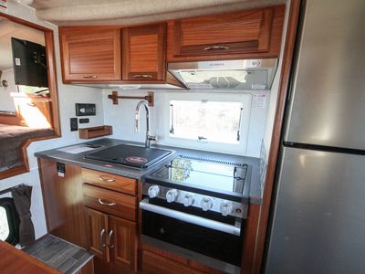2026 Northern Lite Limited Edition 9-6LEWB — photo 10 view
