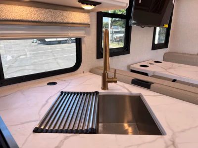 2027 Thor Motor Coach CHATEAU — photo 13 view