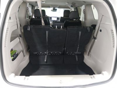 2023 Chrysler Pacifica — photo 11 view