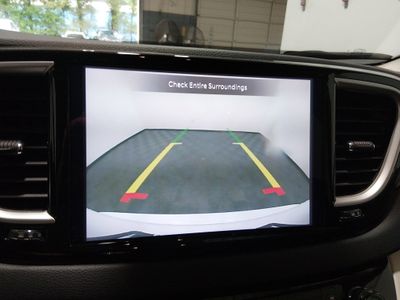 2023 Chrysler Pacifica — photo 16 view