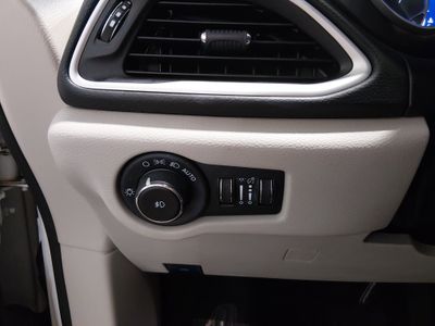 2023 Chrysler Pacifica — photo 13 view