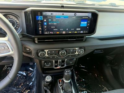 2026 Jeep Wrangler — photo 20 view