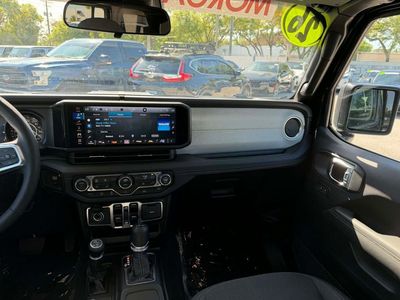 2026 Jeep Wrangler — photo 33 view