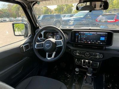 2026 Jeep Wrangler — photo 32 view