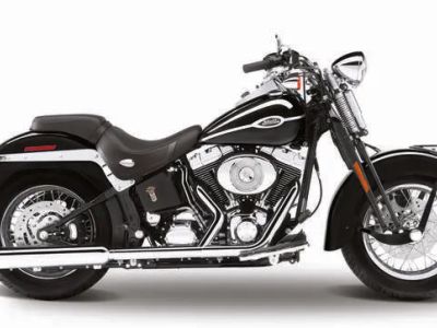 2005 Harley-Davidson® FLSTC - Heritage Softail® Classic — front three-quarter view