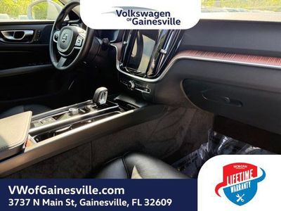 2025 Volvo V60 Cross Country - Photo 10