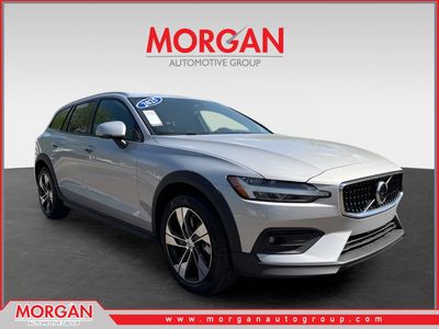 2025 Volvo V60 Cross Country - Photo 1