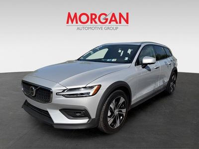 2025 Volvo V60 Cross Country - Photo 3