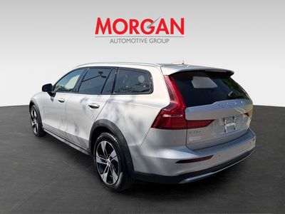 2025 Volvo V60 Cross Country - Photo 4