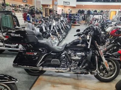 2019 Harley-Davidson® Ultra Classic — front three-quarter view