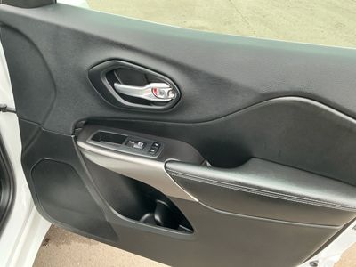 2019 Jeep Cherokee - Photo 21