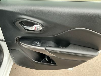 2019 Jeep Cherokee - Photo 19