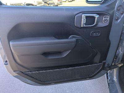 2026 Jeep Wrangler - Photo 12