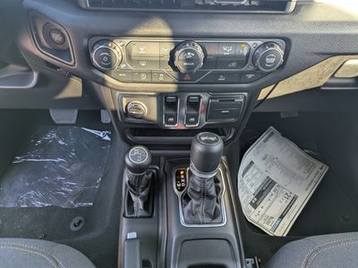 2026 Jeep Wrangler - Photo 13