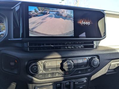 2026 Jeep Wrangler - Photo 18