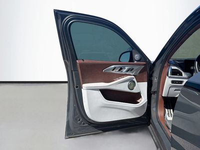 2025 BMW XM - Photo 23