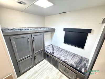 2026 Venture RV SportTrek - Photo 38