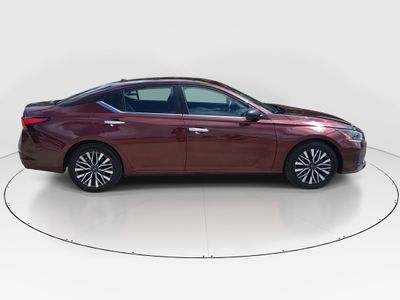 2024 Nissan Altima — photo 8 view
