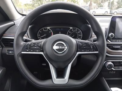 2024 Nissan Altima — photo 12 view