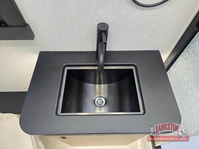 2026 Qwest 25L - Photo 24