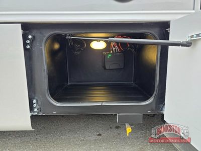 2026 Qwest 25L - Photo 3
