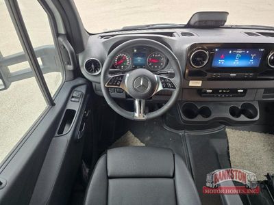 2026 Qwest 25L - Photo 11