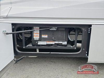 2026 Qwest 25L - Photo 7