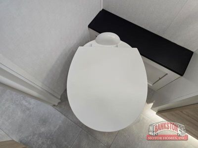 2026 Qwest 25L - Photo 25