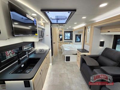2026 Qwest 25L - Photo 14