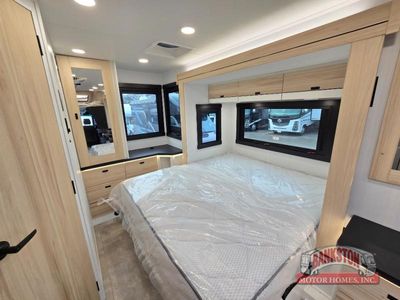 2026 Qwest 25L - Photo 27