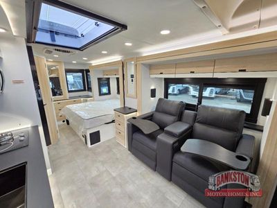 2026 Qwest 25L - Photo 31
