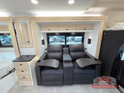 2026 Qwest 25L - Photo 21