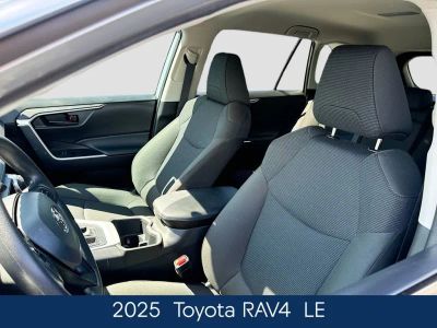 2025 Toyota RAV4 - Photo 8