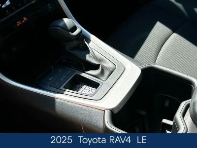 2025 Toyota RAV4 - Photo 34