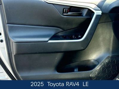 2025 Toyota RAV4 - Photo 17