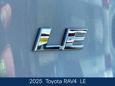 2025 Toyota RAV4 - Photo 11