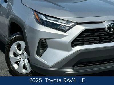 2025 Toyota RAV4 - Photo 12