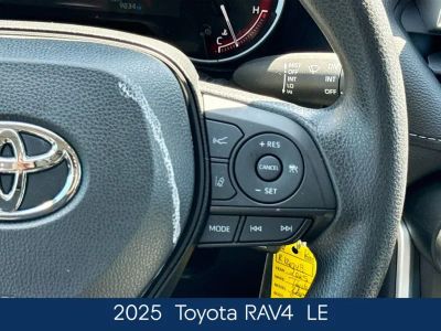 2025 Toyota RAV4 - Photo 27