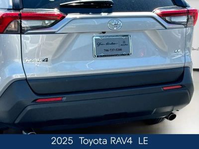 2025 Toyota RAV4 - Photo 9