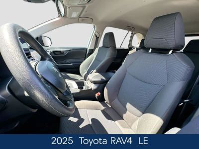 2025 Toyota RAV4 - Photo 15