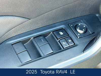 2025 Toyota RAV4 - Photo 19