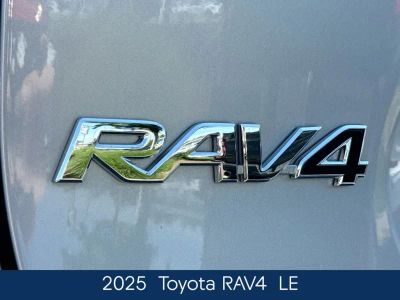 2025 Toyota RAV4 - Photo 10