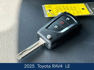 2025 Toyota RAV4 - Photo 23