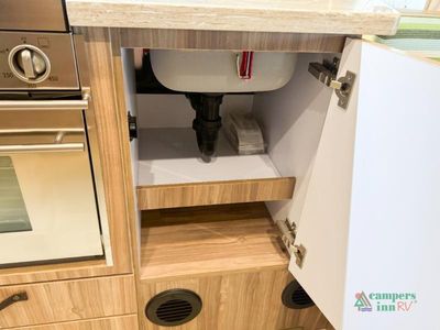 2018 Airstream Tommy Bahama - Photo 12