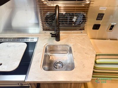 2018 Airstream Tommy Bahama - Photo 8
