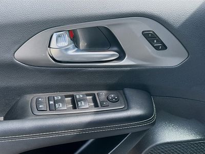 2025 Chrysler Pacifica - Photo 16