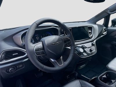 2025 Chrysler Pacifica - Photo 9