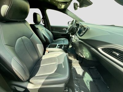 2025 Chrysler Pacifica - Photo 30
