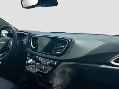 2025 Chrysler Pacifica - Photo 31