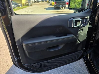 2025 Jeep Wrangler - Photo 12